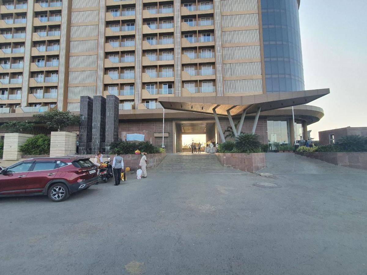 Weekend Address Managed By P.C Homes Surat Exterior foto