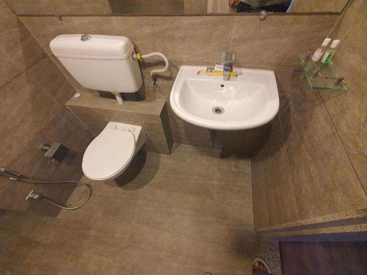Weekend Address Managed By P.C Homes Surat Exterior foto